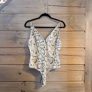 ASTR THE LABEL Snake Print Bodysuit 🐍
